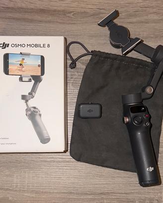 DJI Osmo Mobile 8 + Modulo Multifunzione con luce