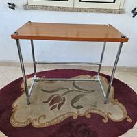 Tavolo in legno e metallo