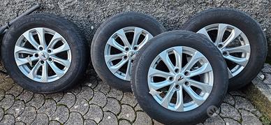 4 cerchi in lega + 4 cerchi in ferro.