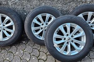 4 cerchi in lega + 4 cerchi in ferro.