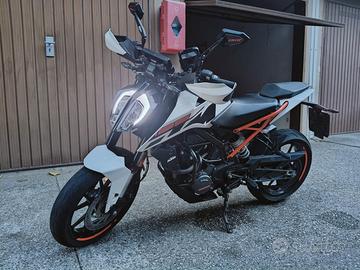 KTM Duke 125 del 2018, 23.000 km