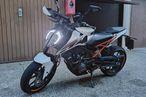 KTM Duke 125 del 2018, 23.000 km