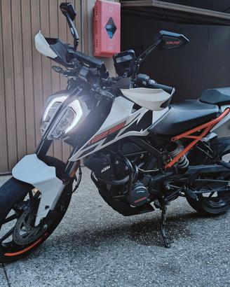 KTM Duke 125 del 2018, 23.000 km