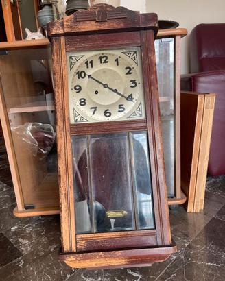 2 OROLOGI ANTICHI DA PARETE CON PENDOLO