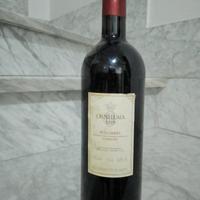 Una bottiglia di vino della Tenuta dell'Ornellaia