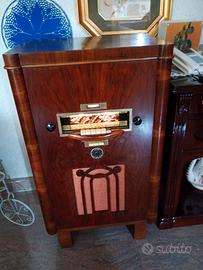 radio vintage con giradischi 