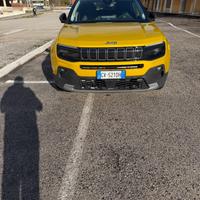 Jeep Avanger 1.2 ibrida modello Summit