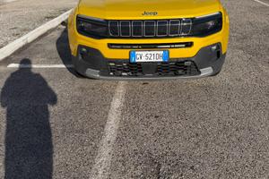 Jeep Avanger 1.2 ibrida modello Summit