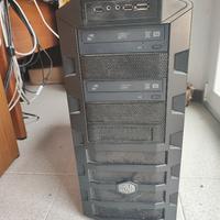 PC fisso completo con monitor.
