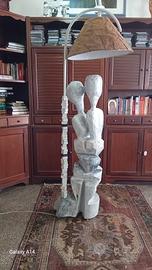 Lampada a stelo in legno e pietra