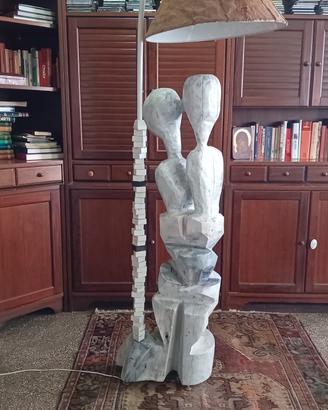 Lampada a stelo in legno e pietra