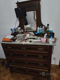 Cassettone antico con piano in marmo e specchio