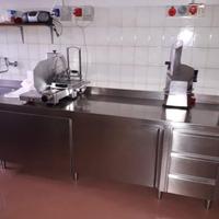 Tavolo da lavoro in acciaio