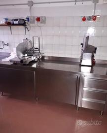 Tavolo da lavoro in acciaio