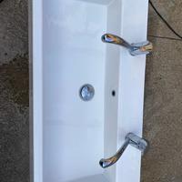 lavandino e vasca da bagno