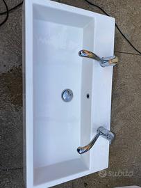 lavandino e vasca da bagno