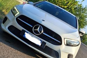 AUTO MERCEDES BENZ