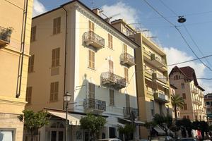 4 LOCALI A ALASSIO