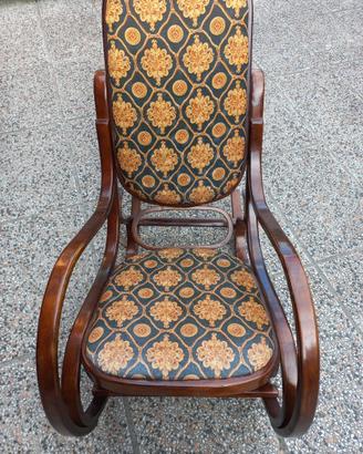 Sedia a dondolo in legno rivestita