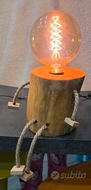 lampada da tavolo in legno artigianale