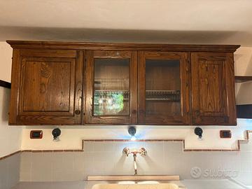 Dispensa con vetrina in legno massello