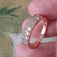 Anello elegante con zirconi
