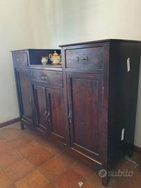 Antica credenza in legno massello