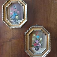 Coppia di quadretti in legno, con motivi floreali