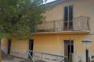 Casa ,pertinenze e terreno