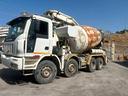 astra-hd8-84-45-con-betonpompa-sermac-28m