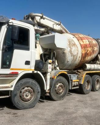ASTRA HD8 84.45 con betonpompa Sermac 28m