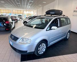 Volkswagen Touran 2.0 16V TDI DSG Highline 7 POSTI