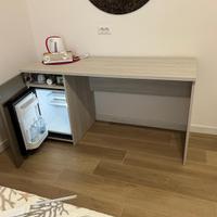 SCRIVANIA CON FRIGO BAR