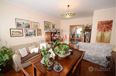 Appartamento con garage e cantina pressi spiaggia