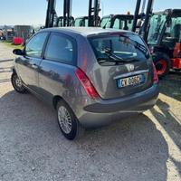 Lancia y