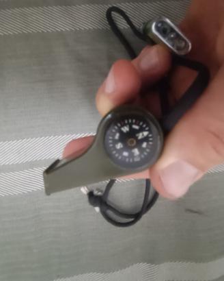 Fischietto Sopravvivenza con Bussola e Torcia LED