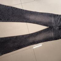jeans elasticizzato a zampa con strass