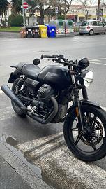 Guzzi V7Stone nera 850cc