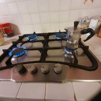 Piano cottura 4 fuochi gas metano. 