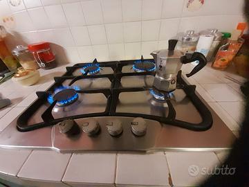 Piano cottura 4 fuochi gas metano. 