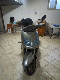 Scooter Yamaha 300