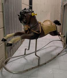 Cavallo a dondolo