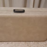 Lettino pieghevole per massaggi.