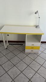 Scrivania con comodino abbinato