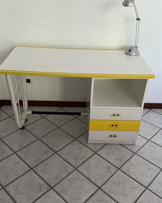 Scrivania con comodino abbinato