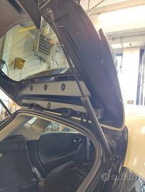 Pistone dx portellone RENAULT CAPTUR del 2017