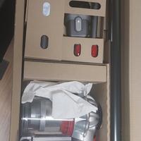 Aspirapolvere Dyson v8 nuovo mai usato