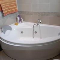 Vasca da bagno angolare idromassaggio