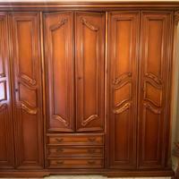 Armadio classico in legno massello