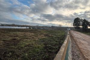 Piazzale con cancello 3200mq